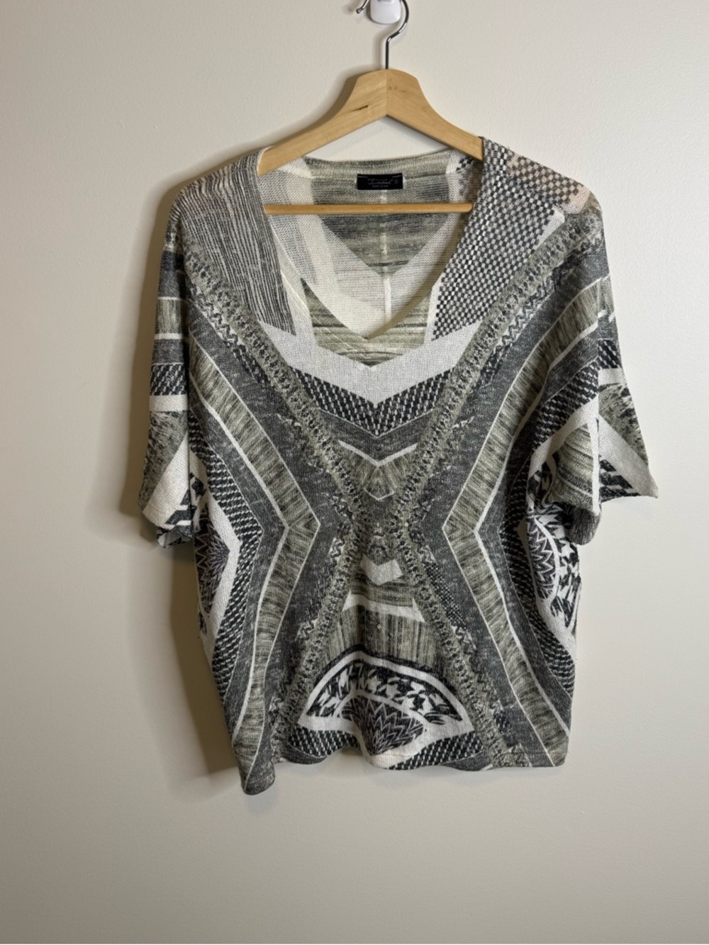 Inoah Wearable Art grey multicolour lightweight sweatshirt top shirt Small